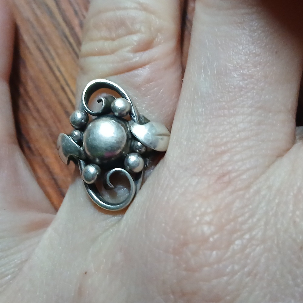 Ring‎ - Picture 2 of 5